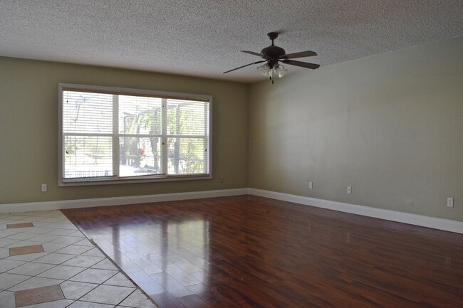 Building Photo - Avalon Park Pool Home - Gated Street - 7 B...