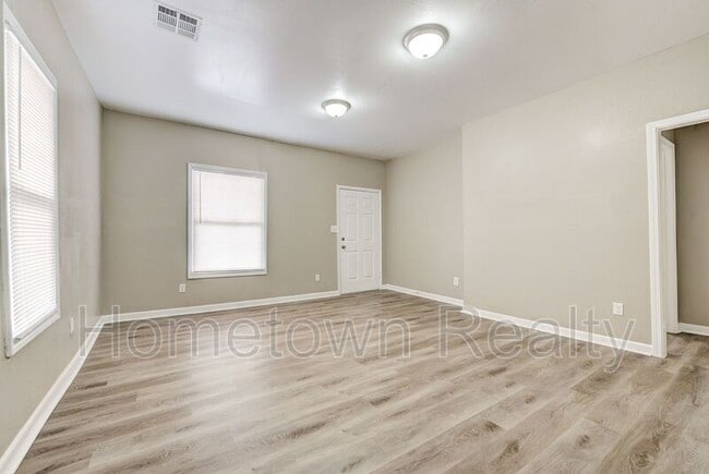 Building Photo - 2105 N Lottie Ave