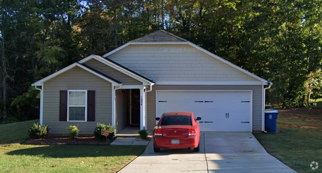 Building Photo - 1804 Woodbridge Dr