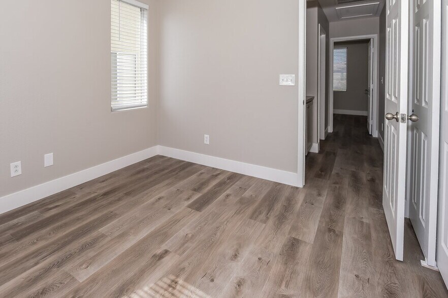 Building Photo - 892 Shining Rose Pl