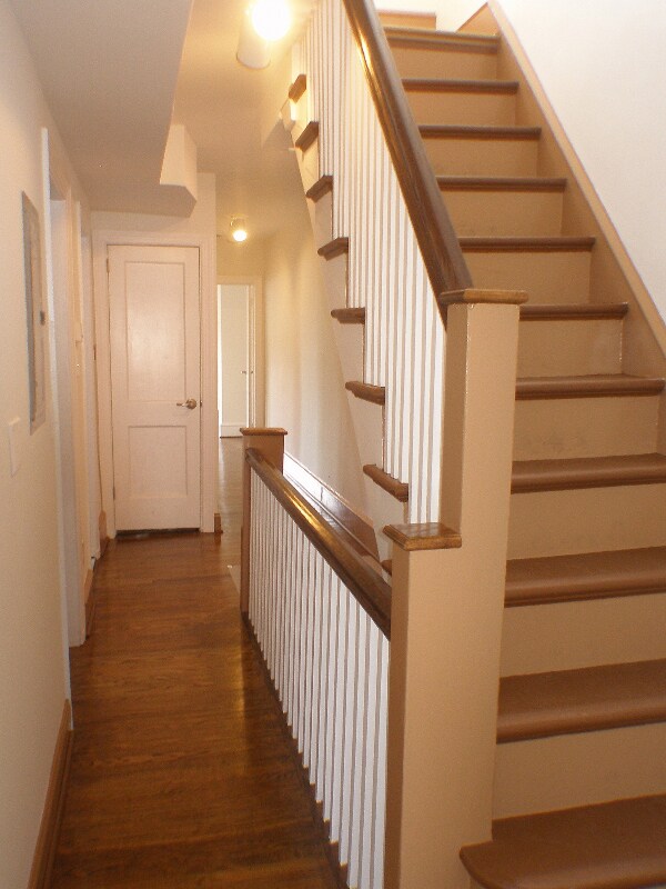 Building Photo - 550 E Washington Ln