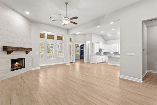 Building Photo - 113 Quartz Dr