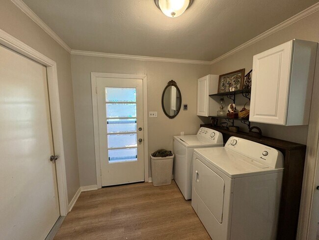 Building Photo - Coming Soon: Spacious 3 Bedroom 2 Bath-Hom...