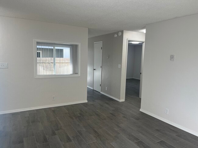 Building Photo - 299 Lobelia Ave