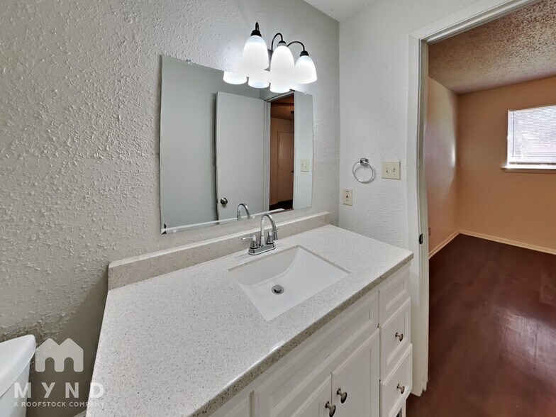 Building Photo - 1303 Berry Dr