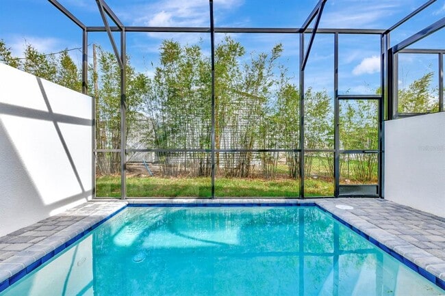 Building Photo - 372 Famagusta Dr