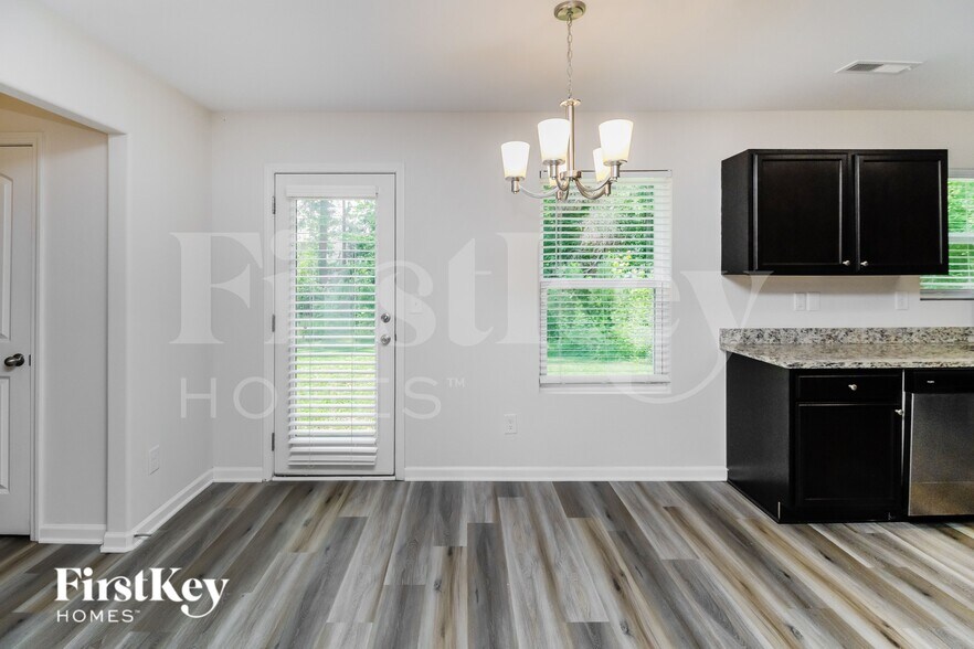 Building Photo - 4019 Maderia Dr NW