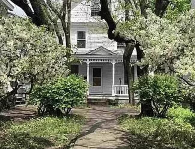 Building Photo - 200 Pearl St