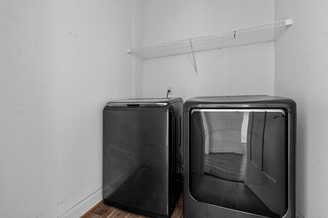 Building Photo - Exquisite 4-bedroom, 2.5-bath home located in the charming city of Chesapeake