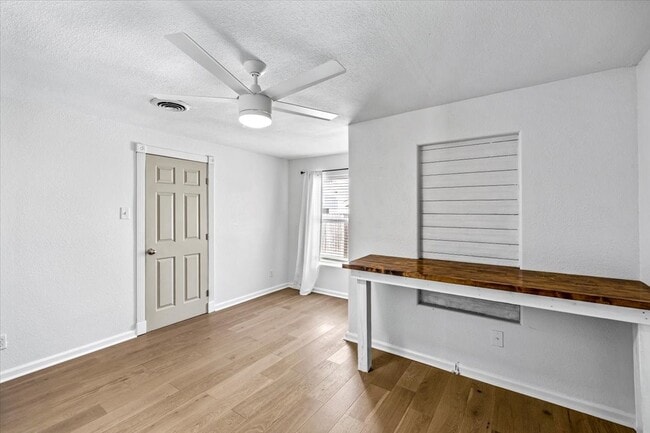 Building Photo - 5522 Avenue O 1/2