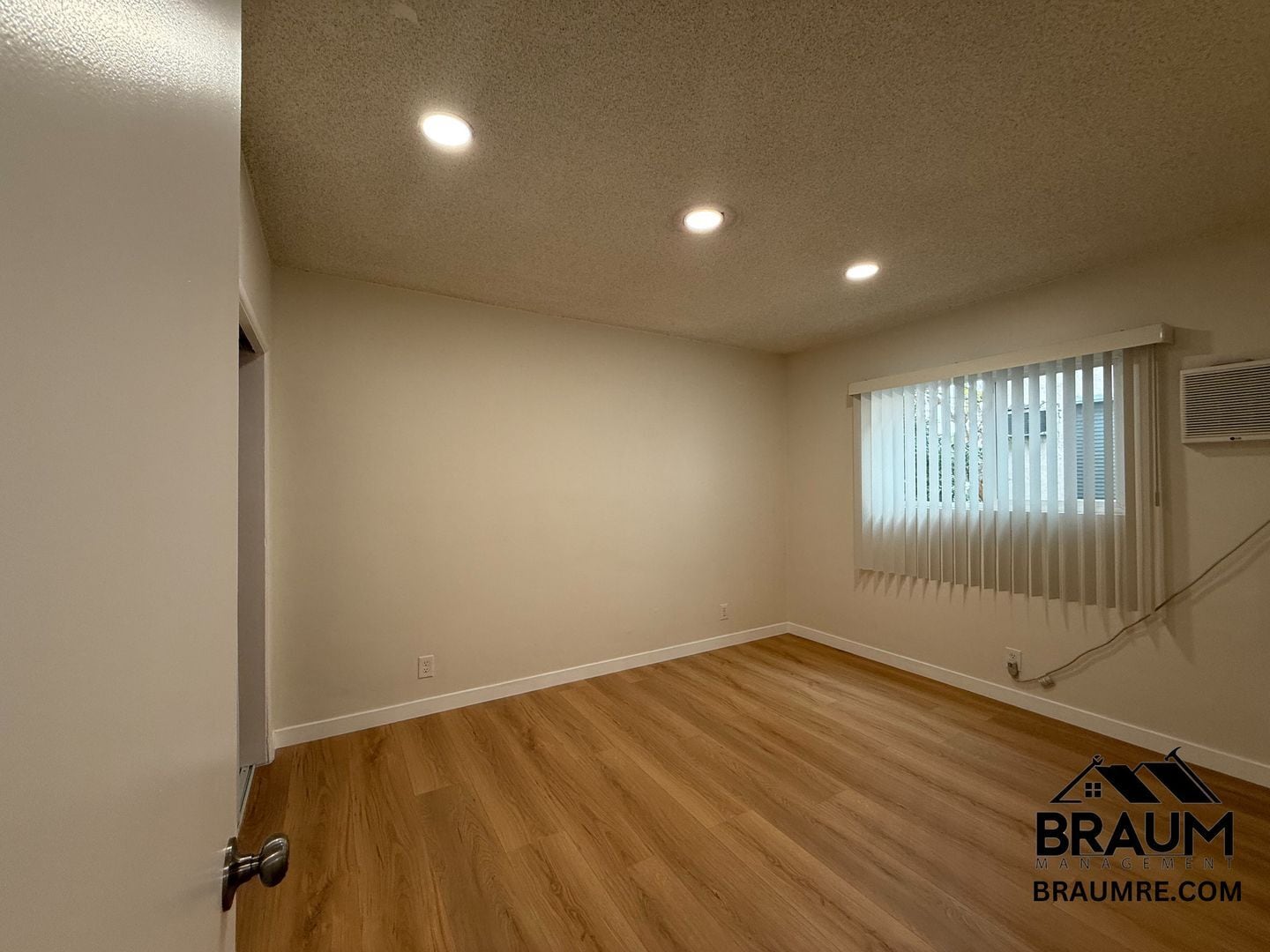 Building Photo - 13129 Oxnard St