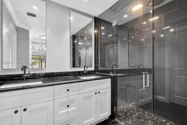 Building Photo - 9654 Sun Pointe Dr