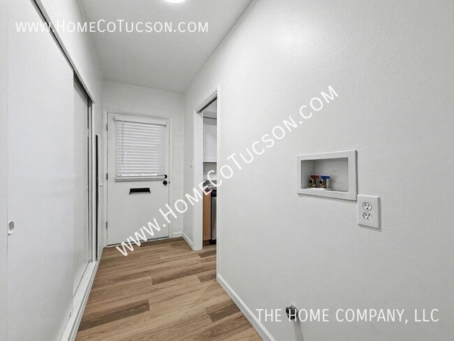 Building Photo - 413 W Pso Solana