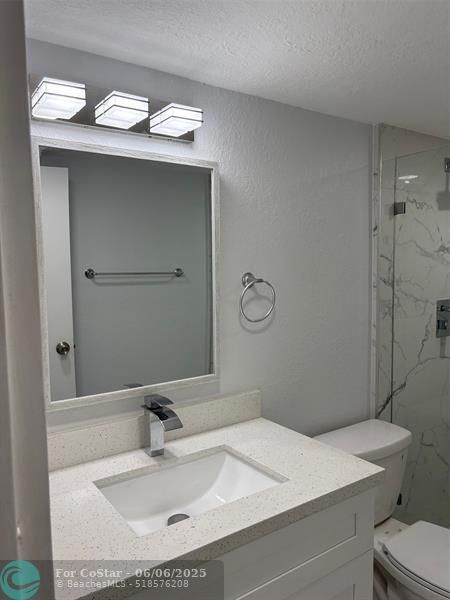Building Photo - 8411 Lagos De Campo Blvd