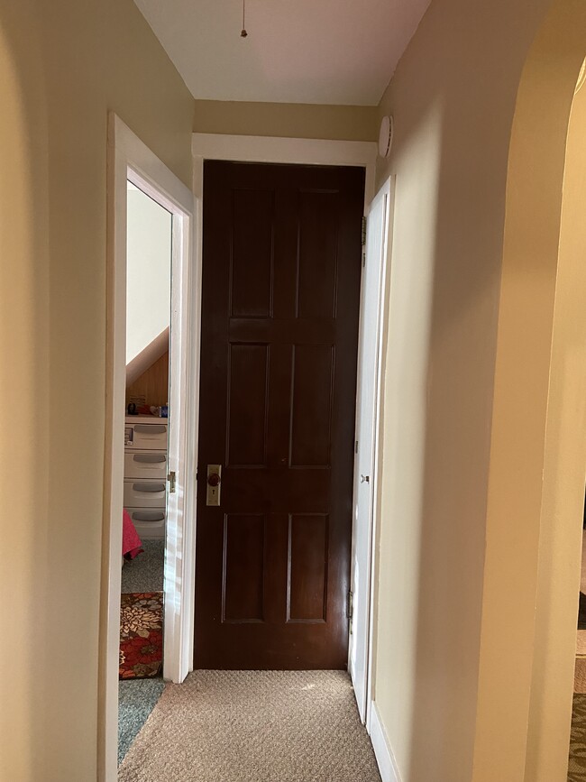 Hall way leading to bedroom 2 and bathroom - 794 Sweet Home Rd