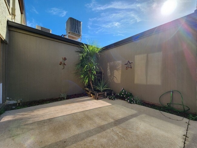 Building Photo - Gorgeous 3-Bedroom, 2.5-Bathroom Townhome in Winter Haven