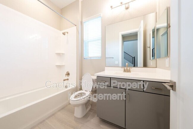 Building Photo - 3130 E Alicia Dr