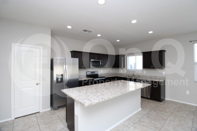 Building Photo - 4644 W Nutmeg Ave