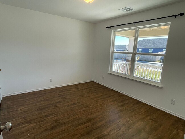 Building Photo - Spectacular 4 bedroom, 2 bath home in Owasso