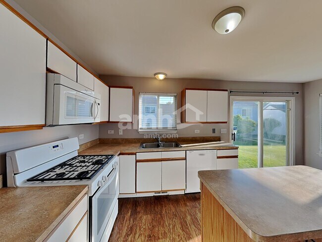 Building Photo - 300 Annandale Dr