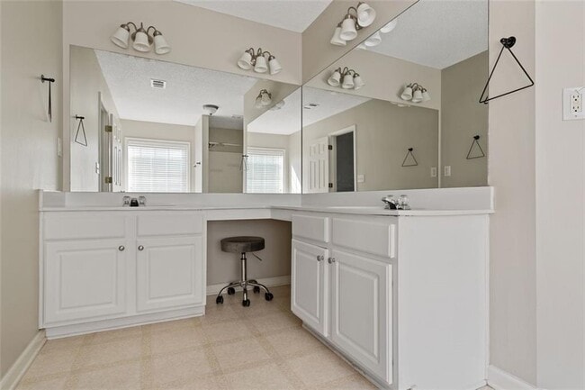 Building Photo - 9155 Friarbridge Dr