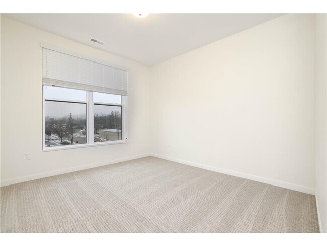 Building Photo - 28 7th St NE