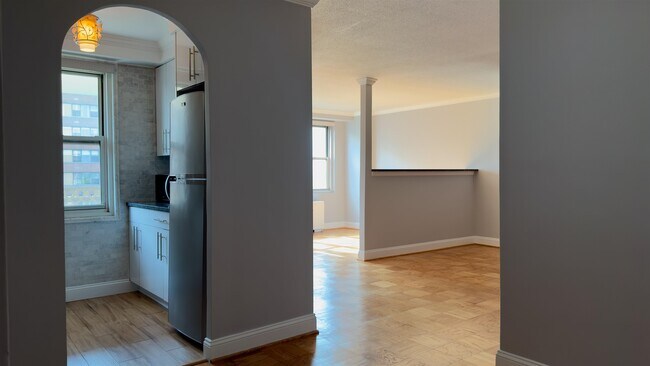 Primary Photo - 201 St Pauls Ave