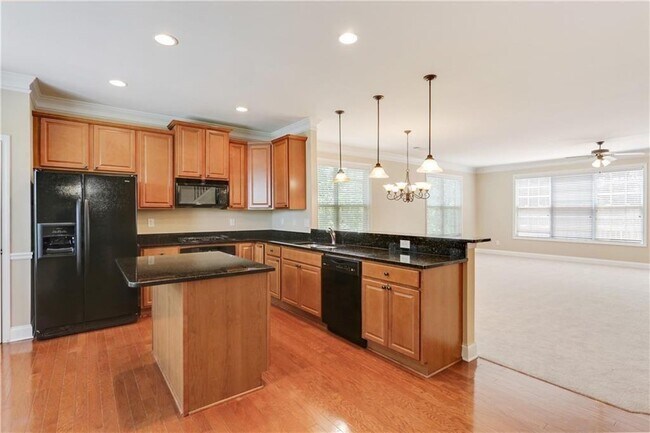 Building Photo - 5060 Windcrest Ln