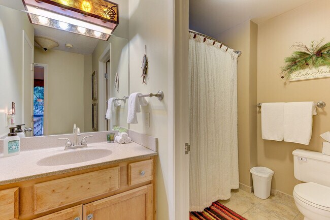 Building Photo - 5705 Creeks Crossing N