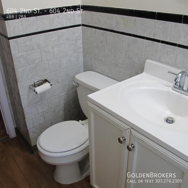 Building Photo - 604 2nd St