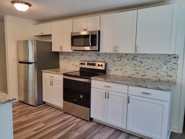 Building Photo - 3 bedroom home in Charlotte
