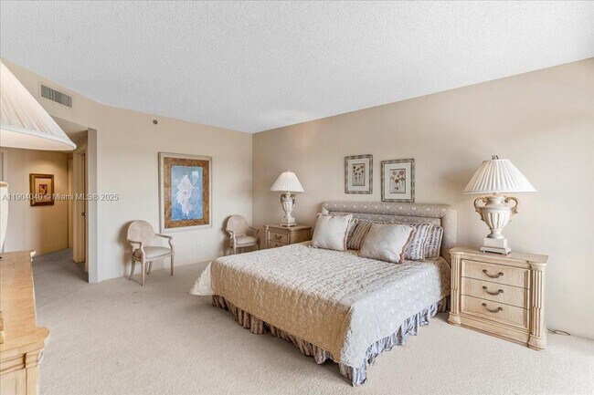 Building Photo - 2000 Island Blvd