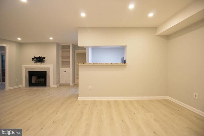 Building Photo - 2233 Lovedale Ln