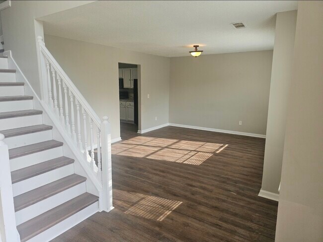 Building Photo - 670 Burtons Cove