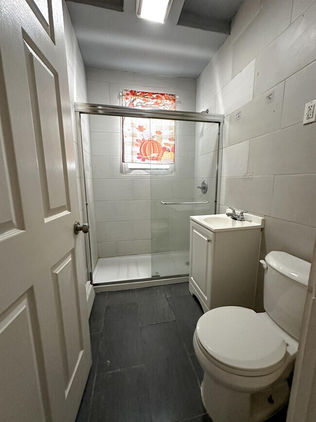 Building Photo - 327 Ashton Ave