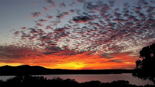 Building Photo - 2055 Island View