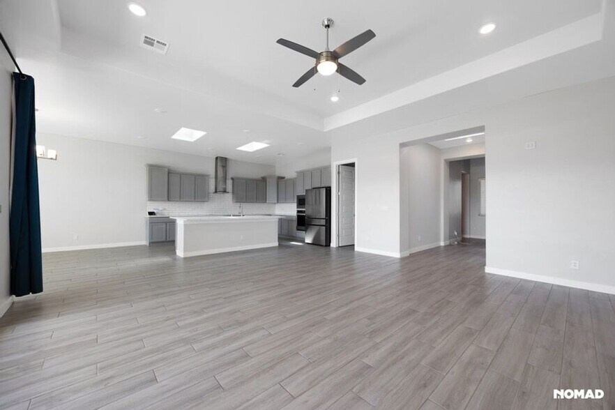 Building Photo - 3802 Nightingale Ave