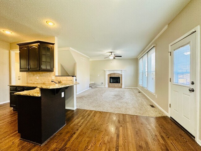 Building Photo - **BRAND NEW CARPETS** Beautiful Home in Bl...