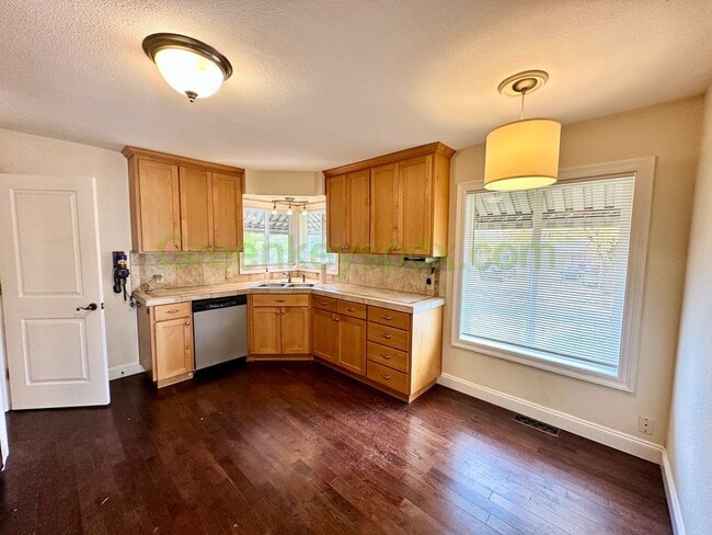 Building Photo - 4-Bedroom 2-Bathroom Mid-Century Ranch wit...