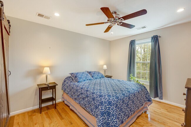 Building Photo - 5624 Kemp Ln