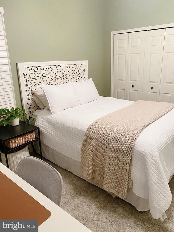 Building Photo - 2709 Summerview Way