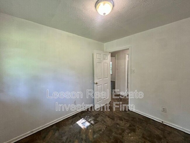 Building Photo - 307 W 71st St