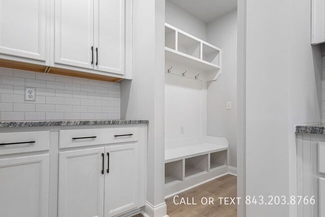 Building Photo - 319 Green Fern Dr