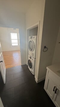 Building Photo - Cute, Convenient 2 bedroom, 1.5 bathroom apartment in the heart of Valdese!