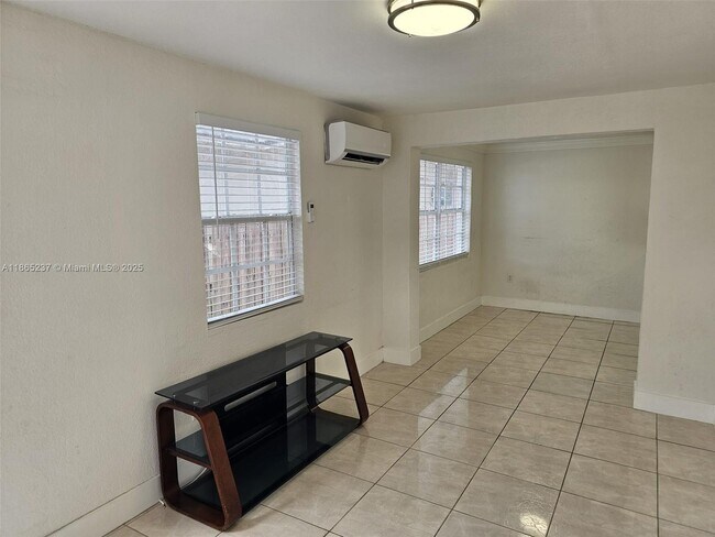 Building Photo - 651 SW 66th Ave