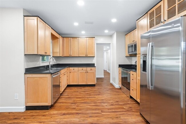 Building Photo - 516 Baxter St