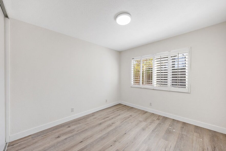 Building Photo - 1167 Tierra Luna