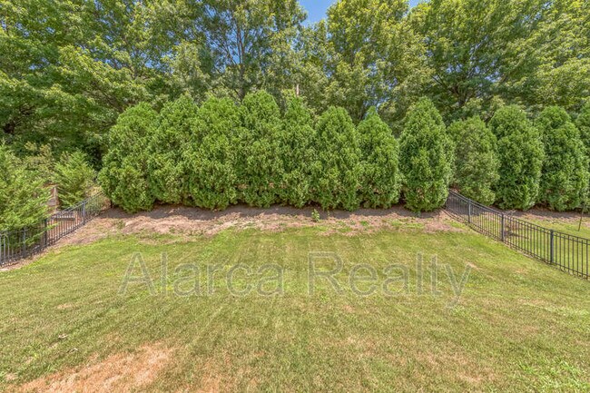 Building Photo - 1020 Ridgehaven Rd