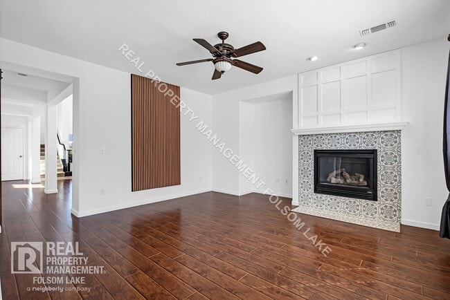 Building Photo - Spacious 4 bedroom 3 bath home in Anatolia