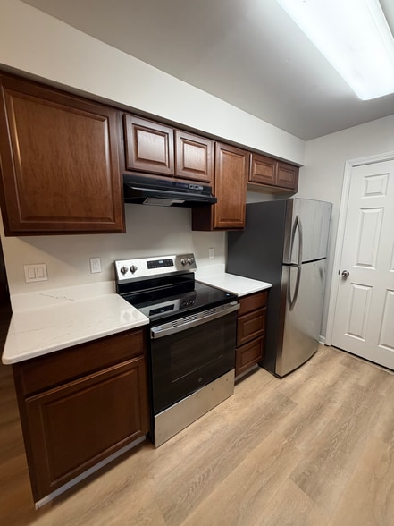 Building Photo - 8060 Mountain Vw